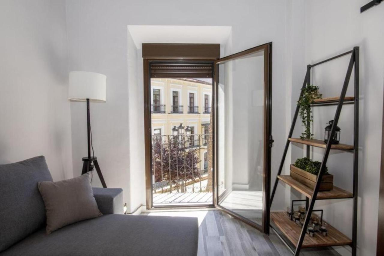 Elegante Apartamento Para 5 En El Centro De Caceres Con Wifi 외부 사진