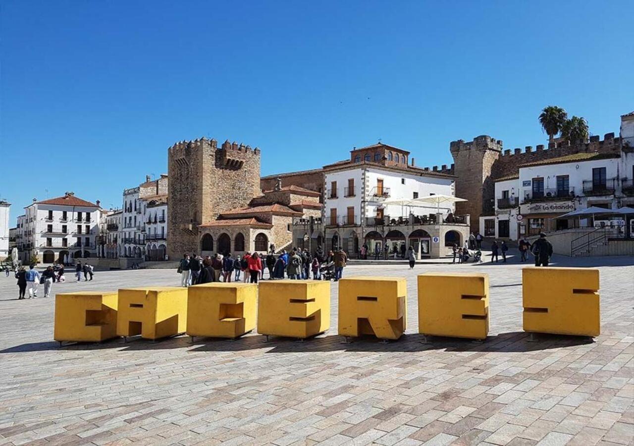 Elegante Apartamento Para 5 En El Centro De Caceres Con Wifi 외부 사진